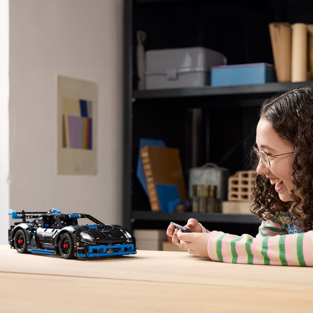 LEGO? Technic Porsche GT4 e-Performance Race Car