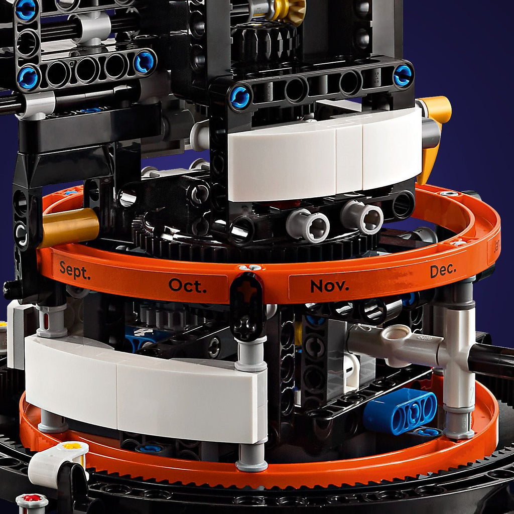 LEGO? Technic Planet Earth and Moon in Orbit