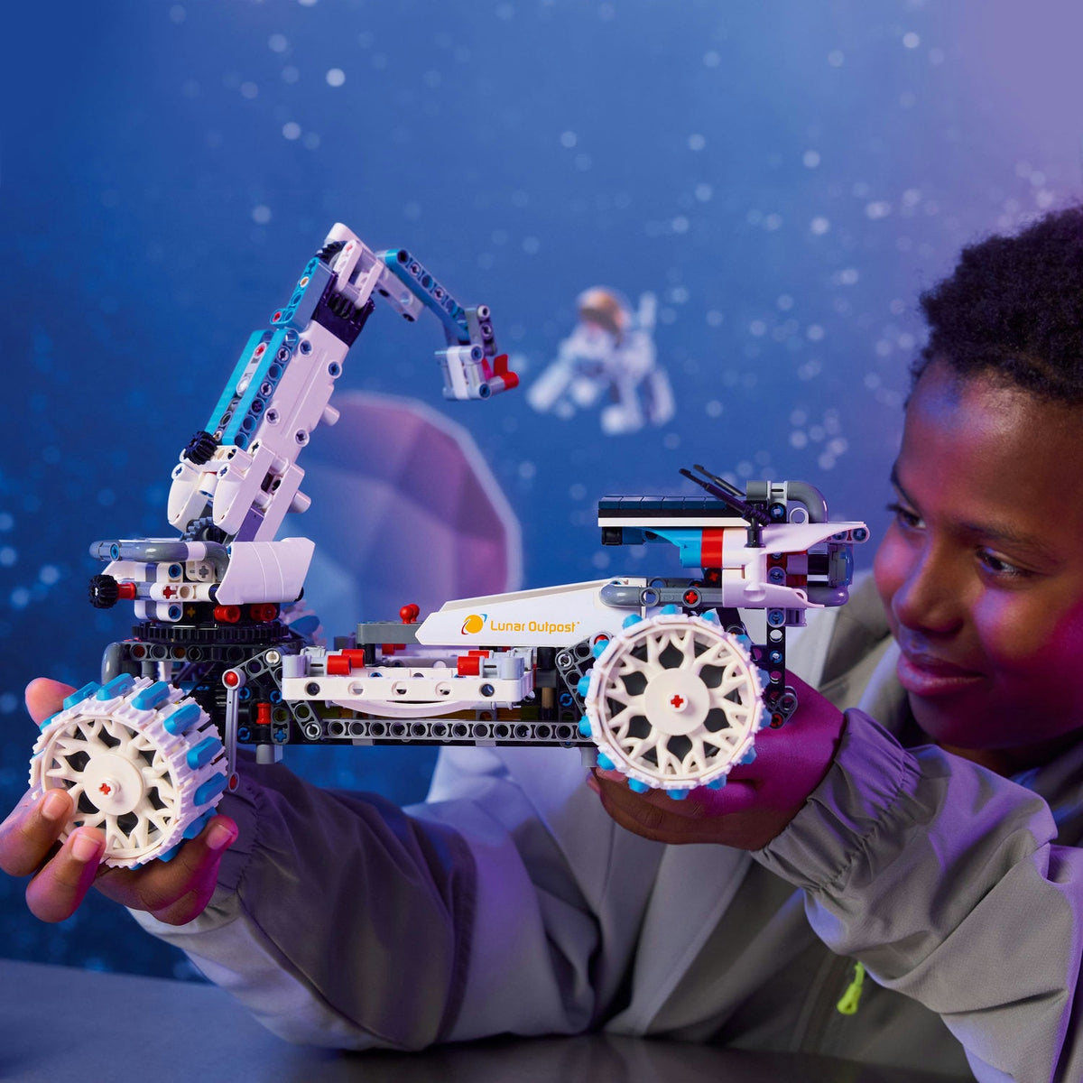 LEGO? Technic Lunar Outpost? Moon Rover Space Vehicle