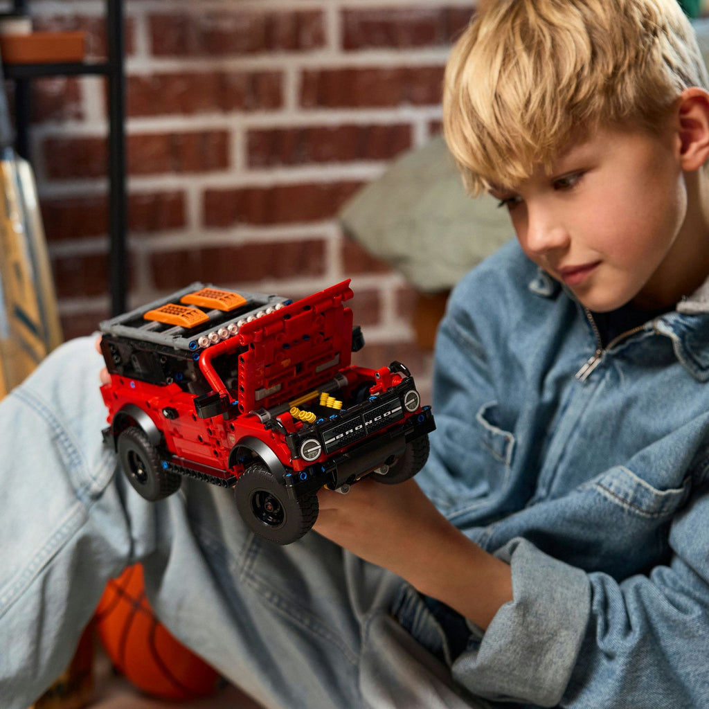 LEGO? Technic Ford Bronco? SUV