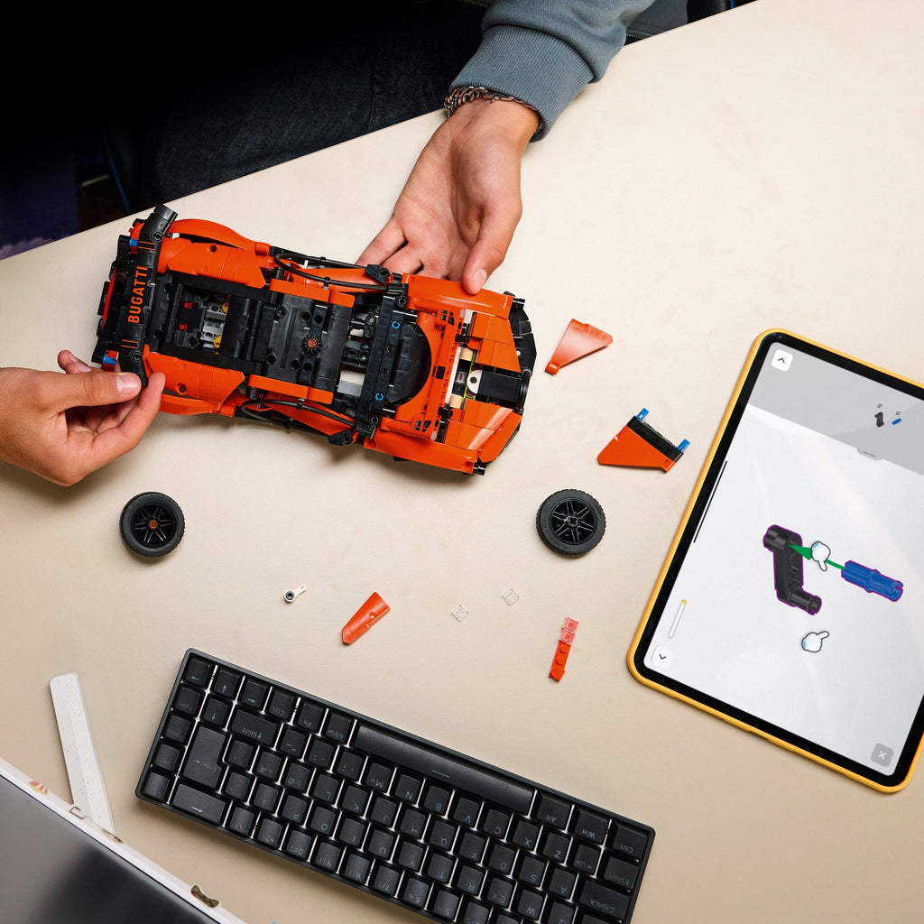 LEGO? Technic Bugatti Chiron Pur Sport Hypercar