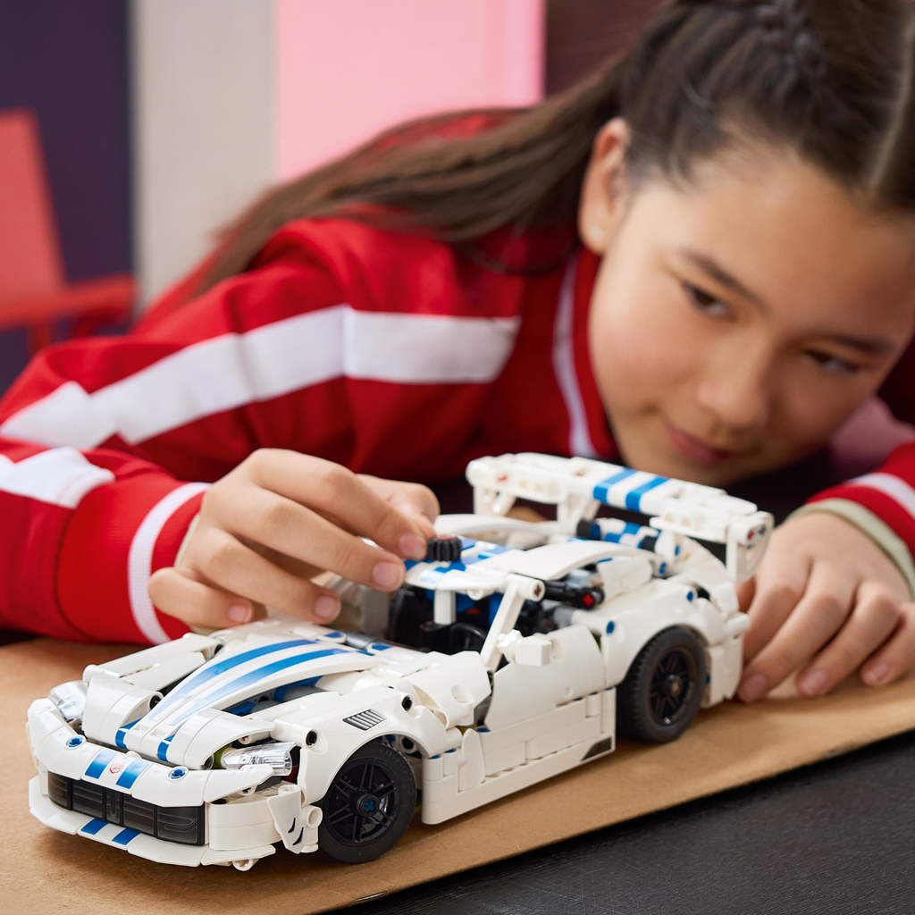 LEGO? Technic Dodge Viper GTS-R Sports Car