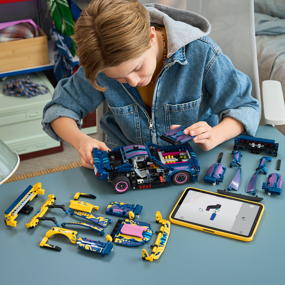 LEGO? Technic Custom Garage Ford Mustang GT Car