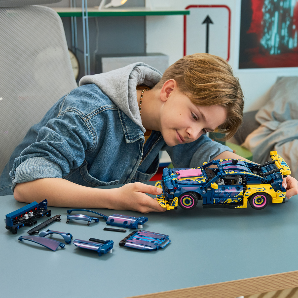 LEGO? Technic Custom Garage Ford Mustang GT Car