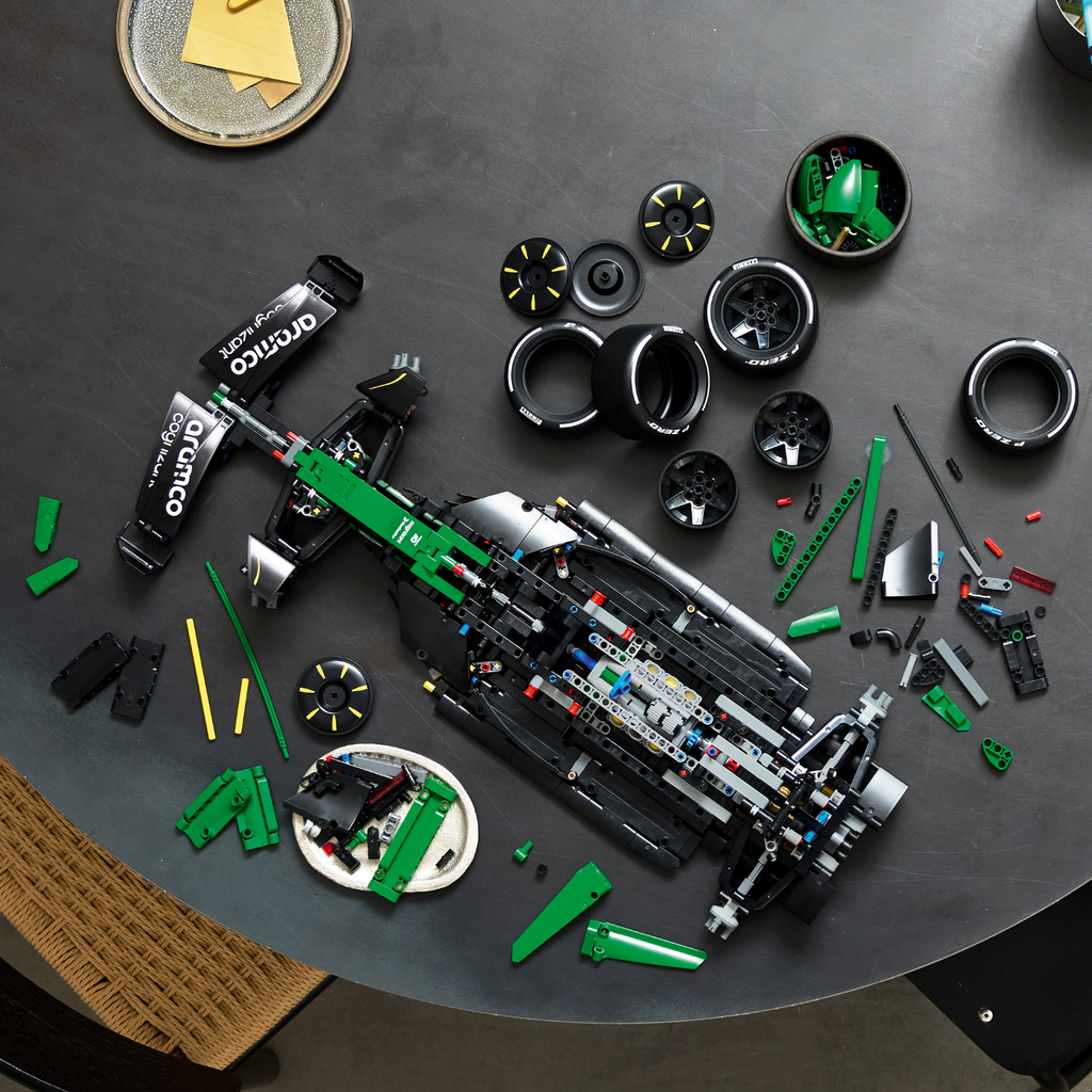 LEGO? Technic Aston Martin Aramco AMR25 F1? Car