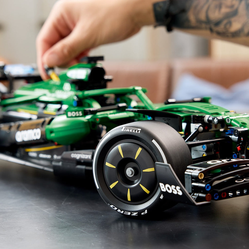LEGO? Technic Aston Martin Aramco AMR25 F1? Car