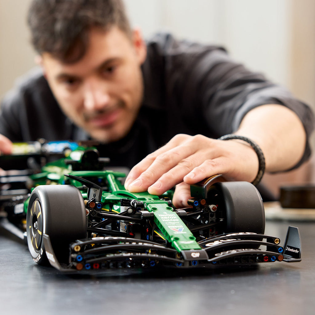 LEGO? Technic Aston Martin Aramco AMR25 F1? Car
