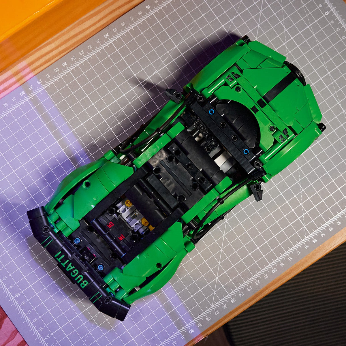 LEGO? Technic Green Bugatti Chiron Pur Sport Hypercar