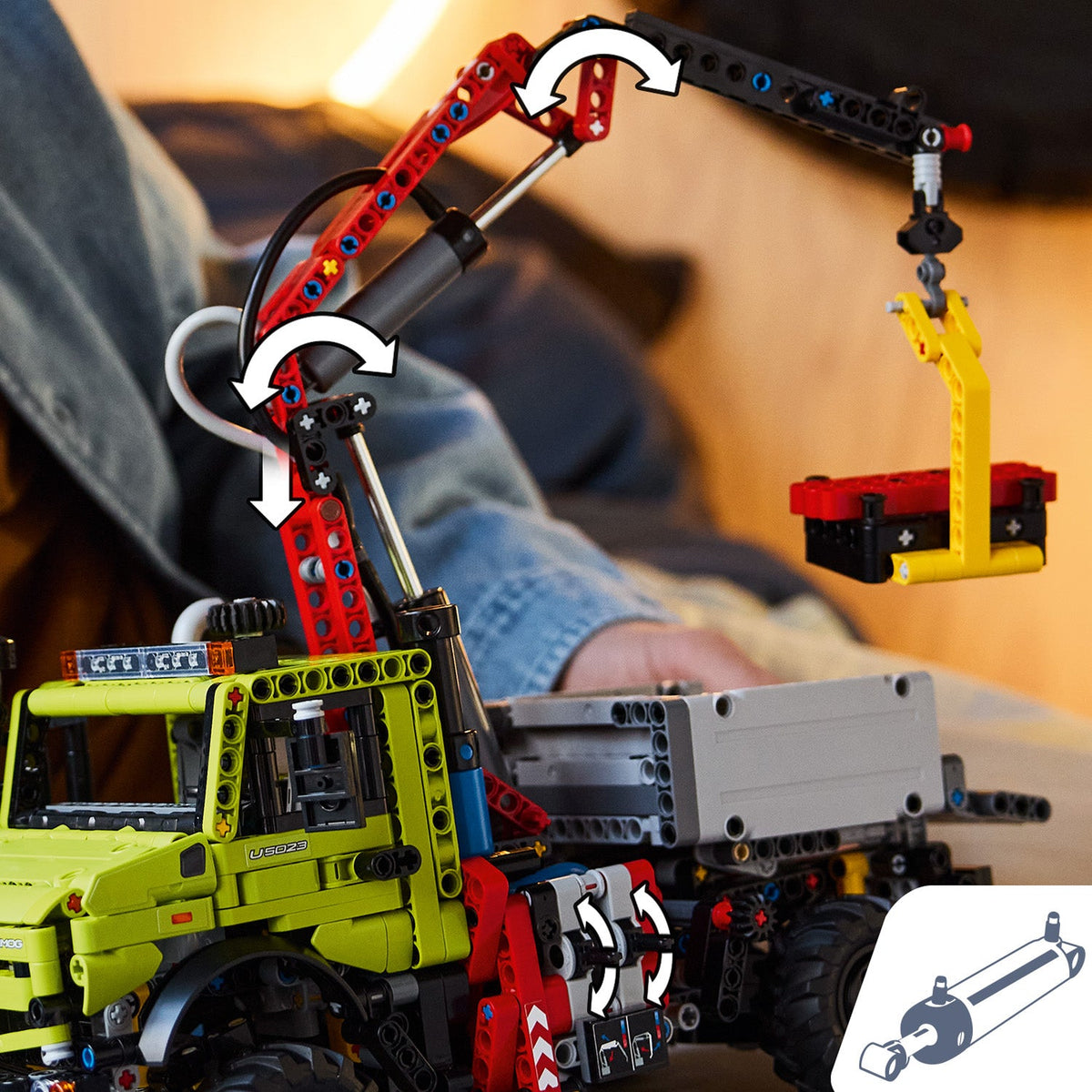 LEGO? Technic Mercedes-Benz Unimog U 5023 with Crane