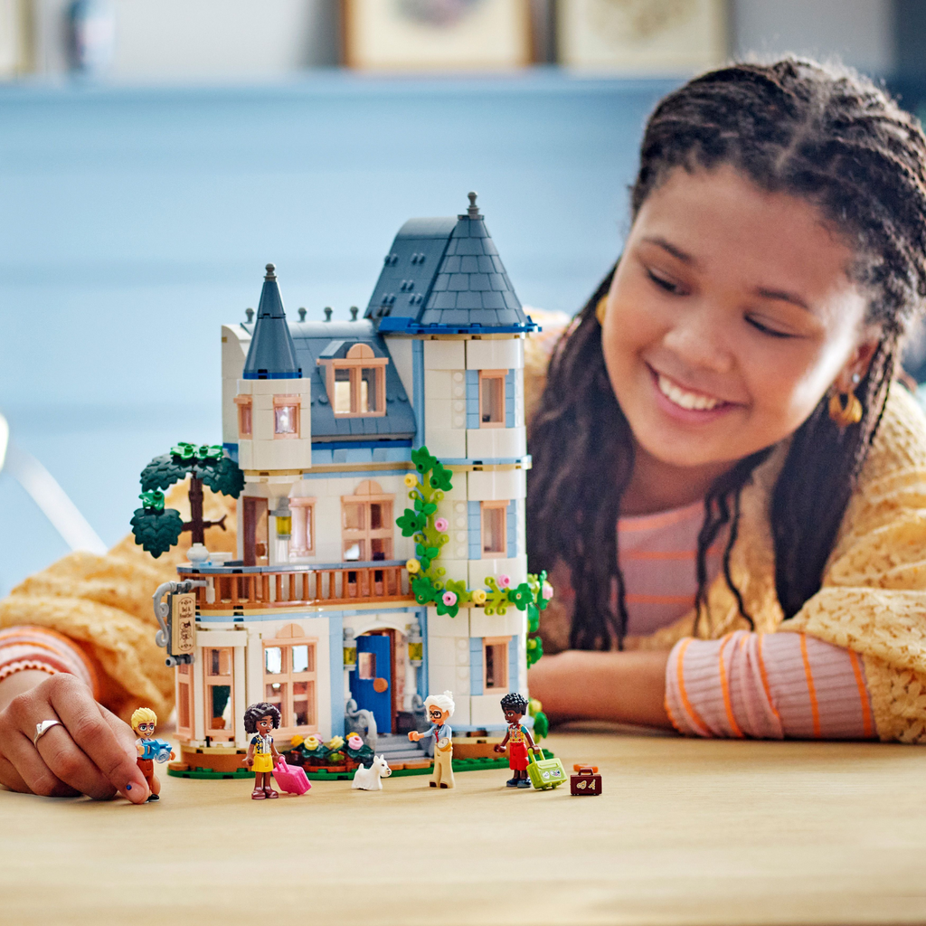 LEGO? Friends? Castle Bed and Breakfast