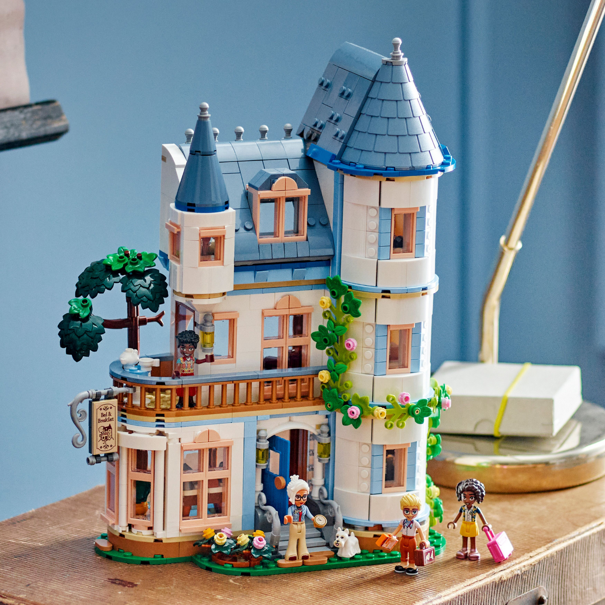 LEGO? Friends? Castle Bed and Breakfast