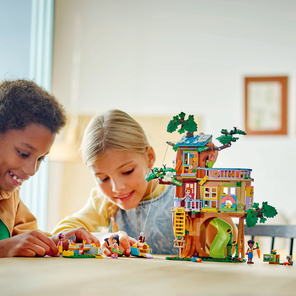 LEGO? Friends? Friendship Tree House Hangout