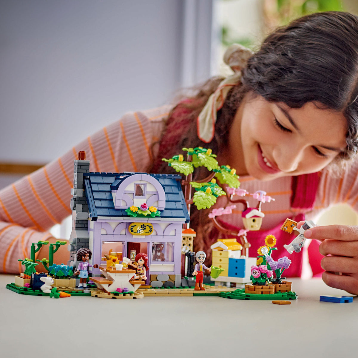 LEGO? Friends Beekeepers' House and Flower Garden