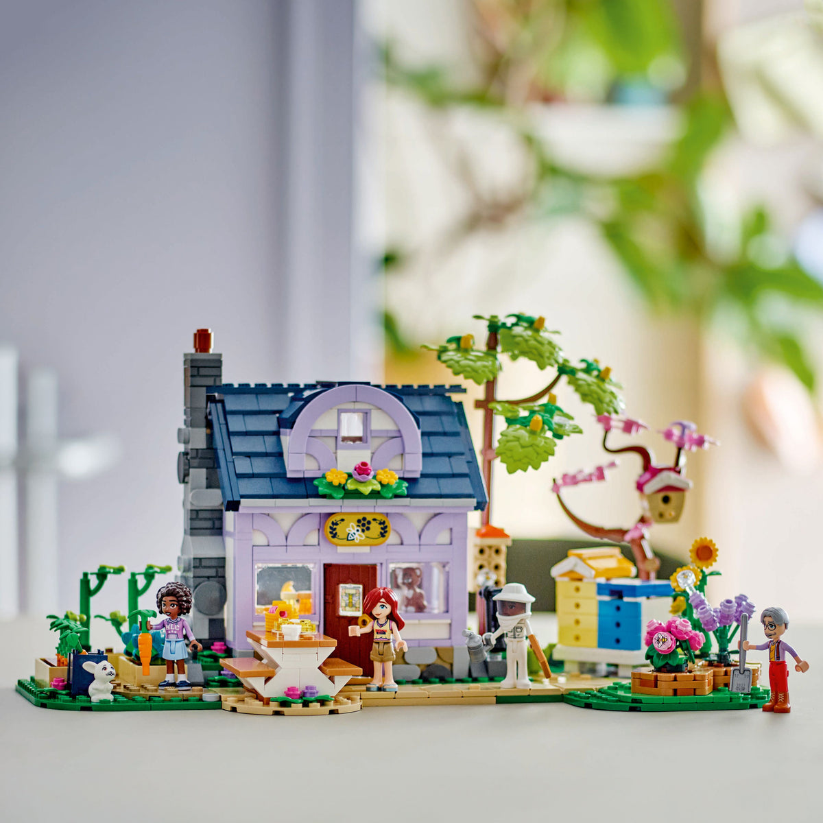 LEGO? Friends Beekeepers' House and Flower Garden
