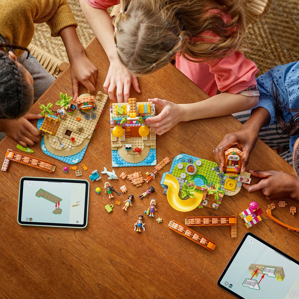 LEGO? Friends Family Vacation Beach Resort