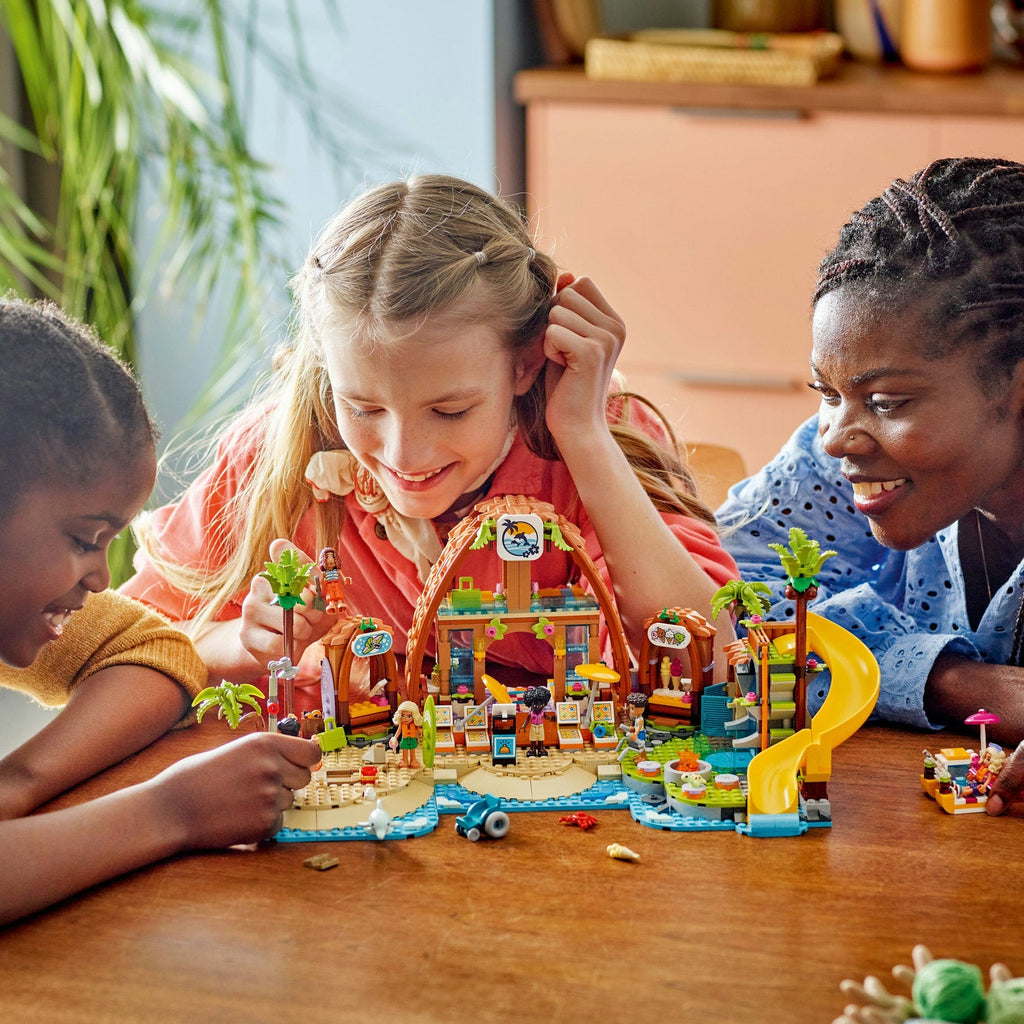 LEGO? Friends Family Vacation Beach Resort