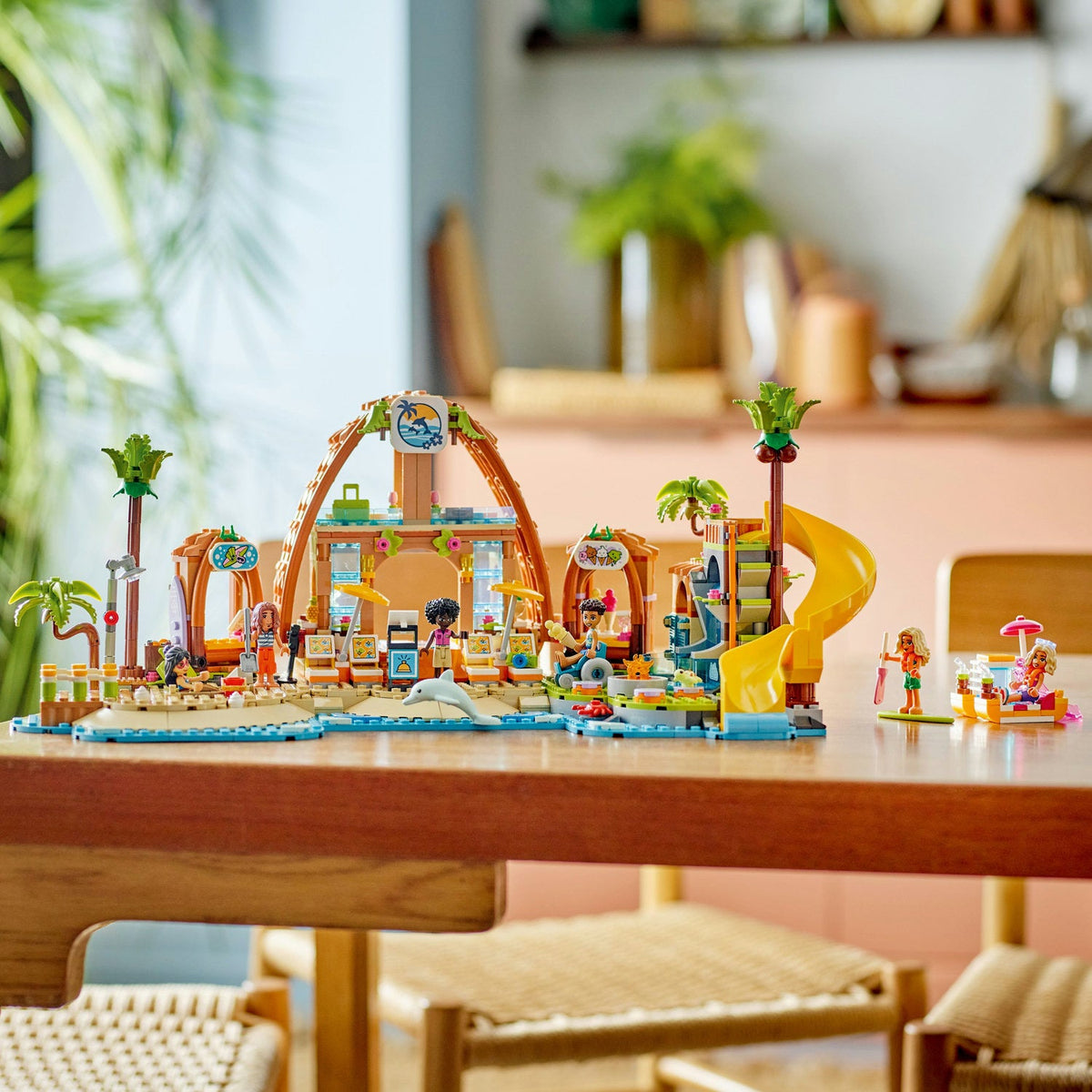 LEGO? Friends Family Vacation Beach Resort