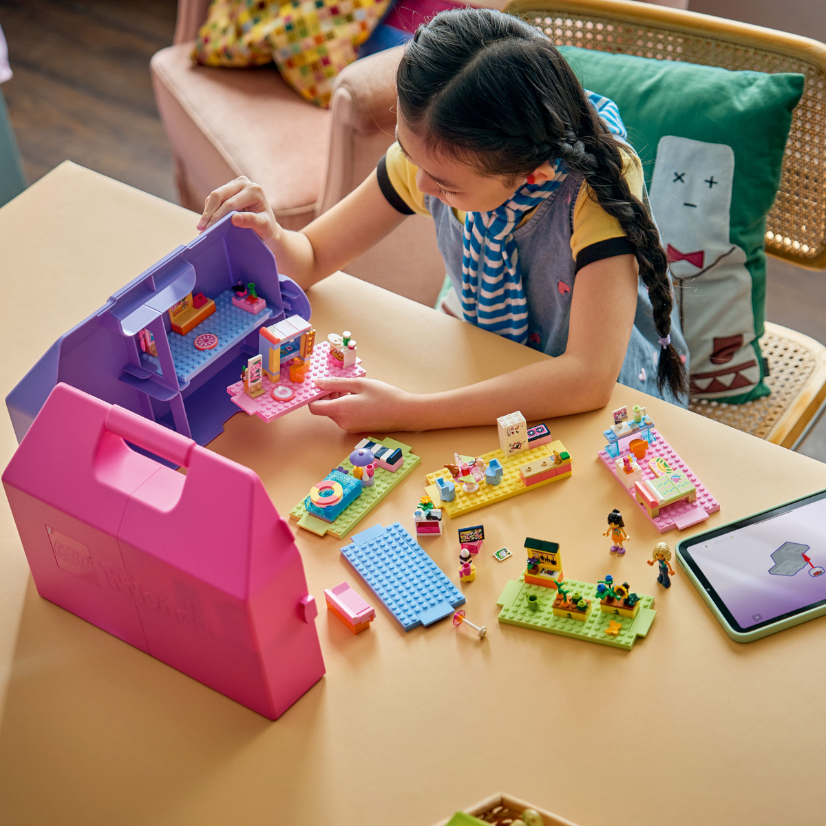 LEGO? Friends Creative Dollhouse Suitcase