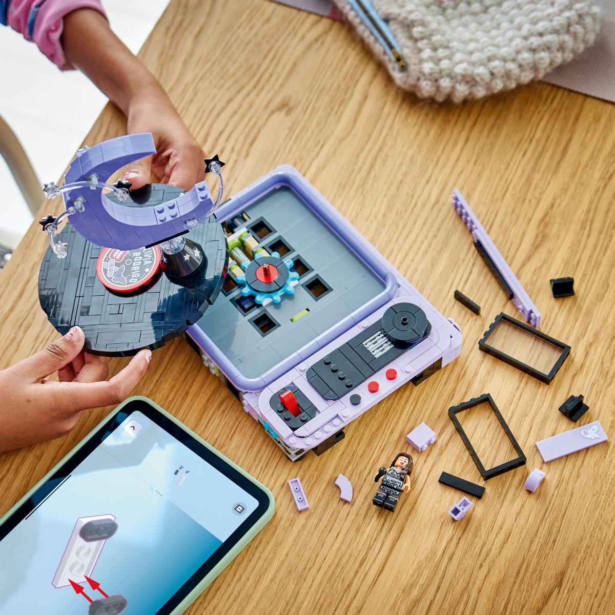 LEGO? Editions Olivia Rodrigo's Concert Moon
