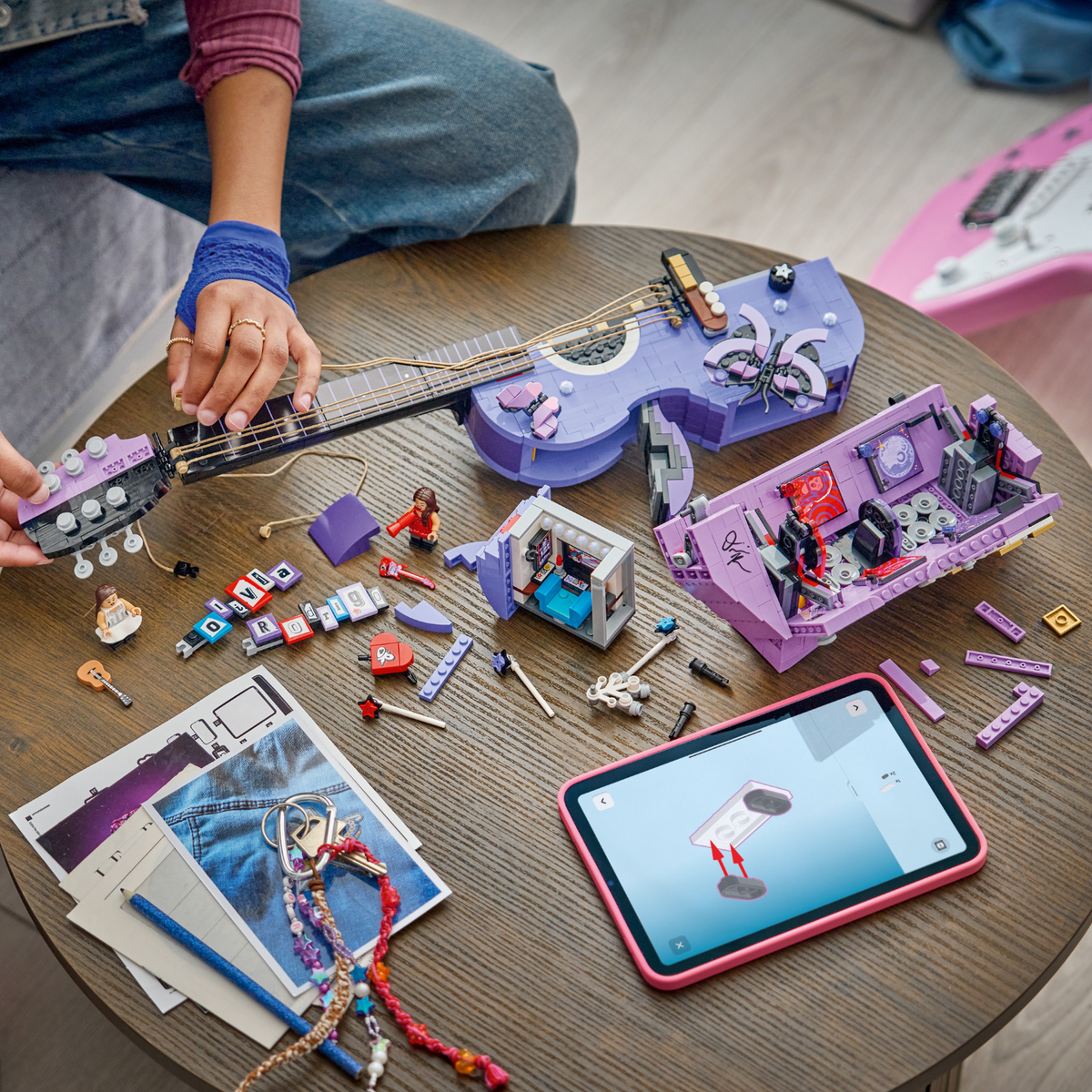 LEGO? Editions Olivia Rodrigo's Dual Guitar