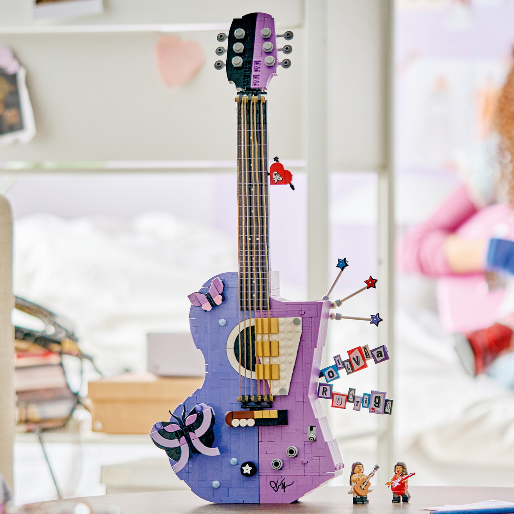 LEGO? Editions Olivia Rodrigo's Dual Guitar