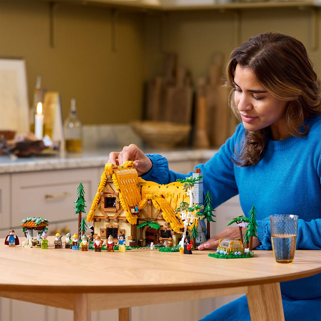 LEGO? | Disney Snow White and the Seven Dwarfs Cottage
