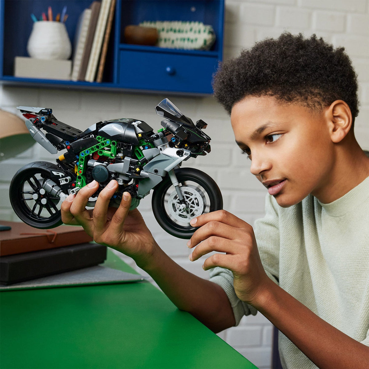 LEGO? Technic Kawasaki Ninja H2R Motorcycle