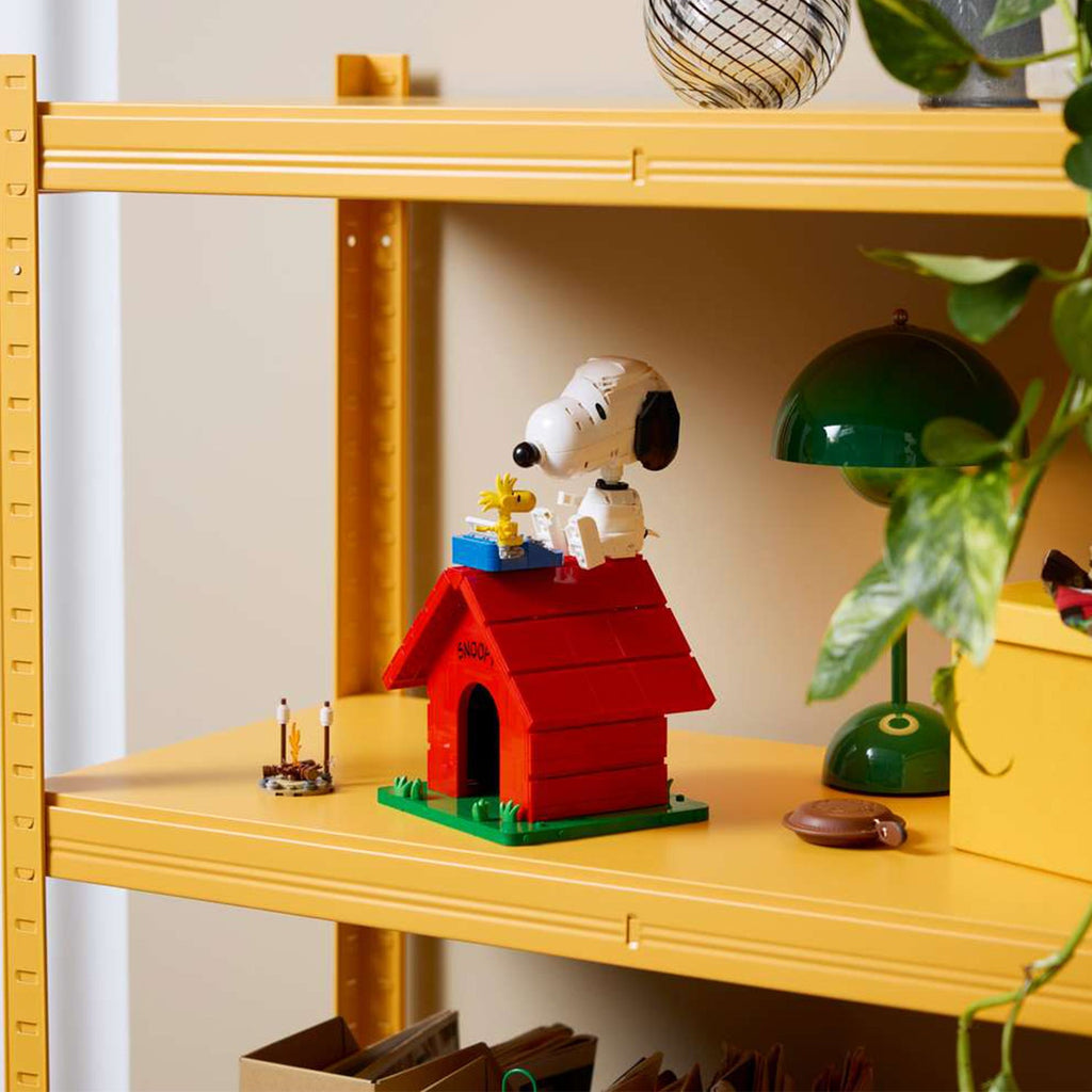 LEGO? Ideas Peanuts: Snoopy's Doghouse
