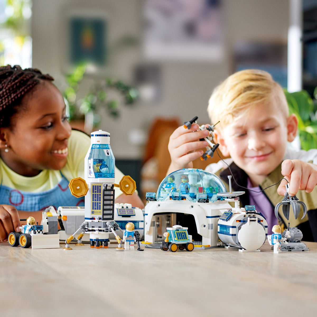 LEGO? City Lunar Research Base