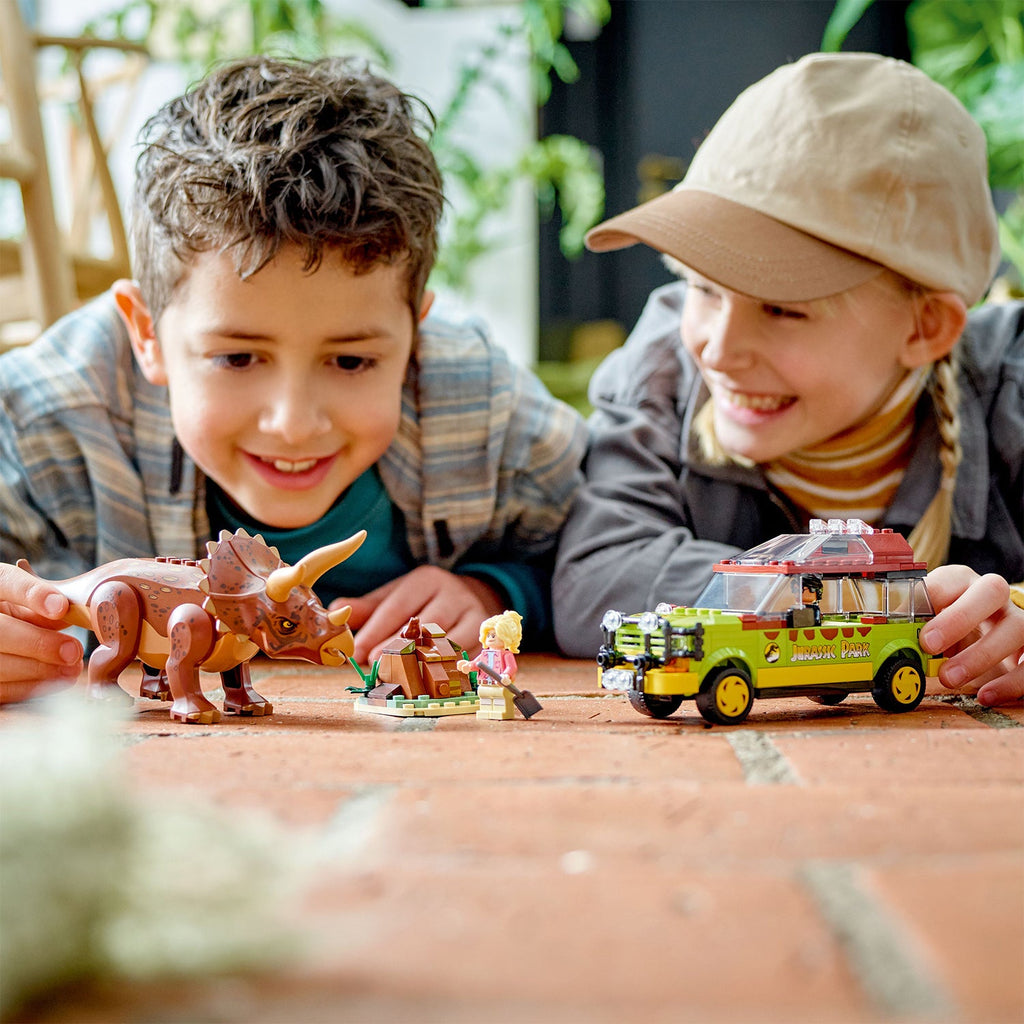 LEGO? Jurassic Park Triceratops Research