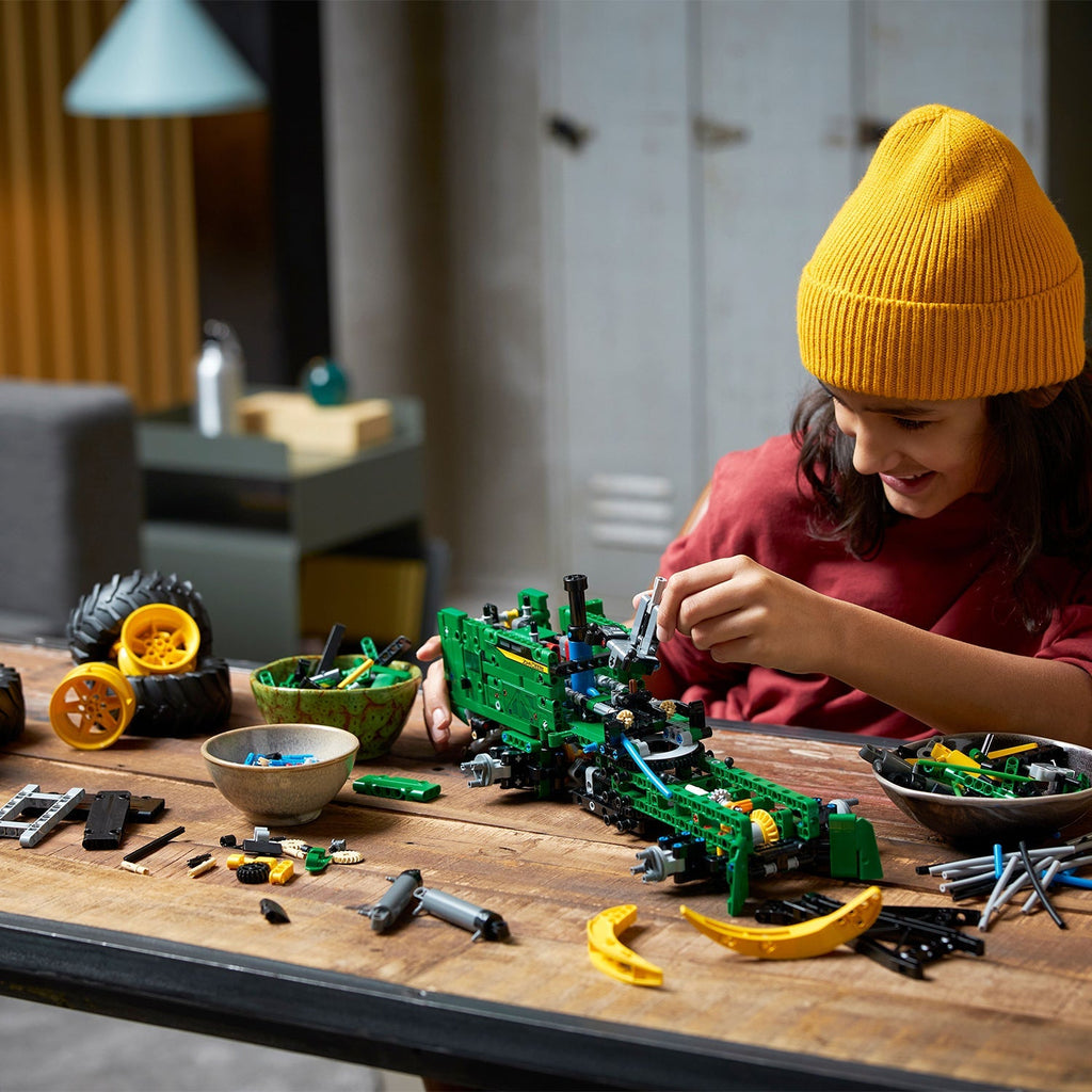 LEGO? Technic John Deere 948L-II Skidder