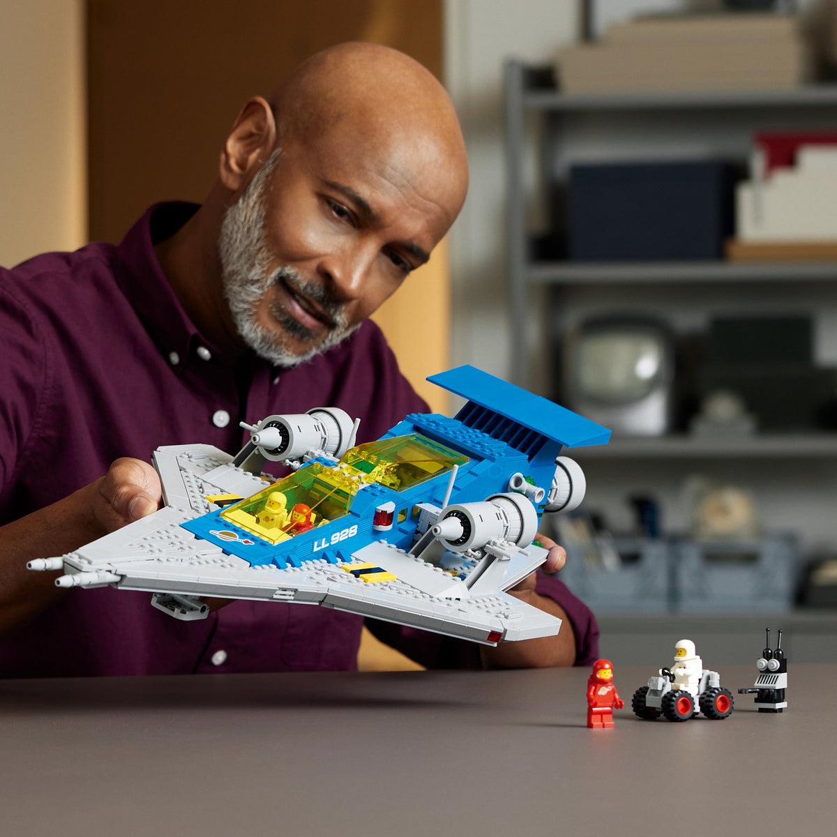 LEGO? Icons Galaxy Explorer