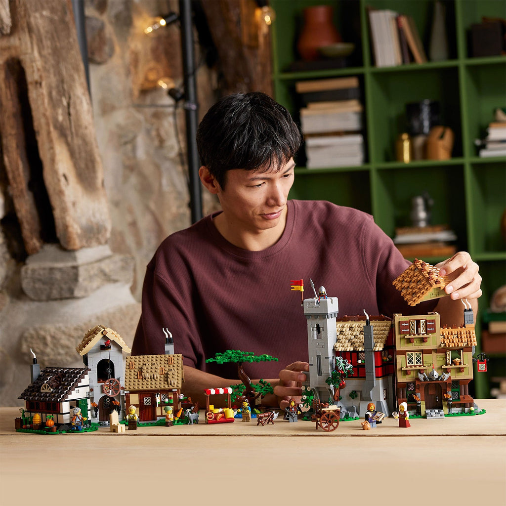 LEGO? Icons Medieval Town Square