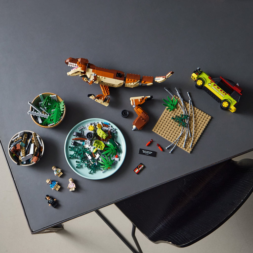 LEGO? Jurassic Park T. rex Breakout