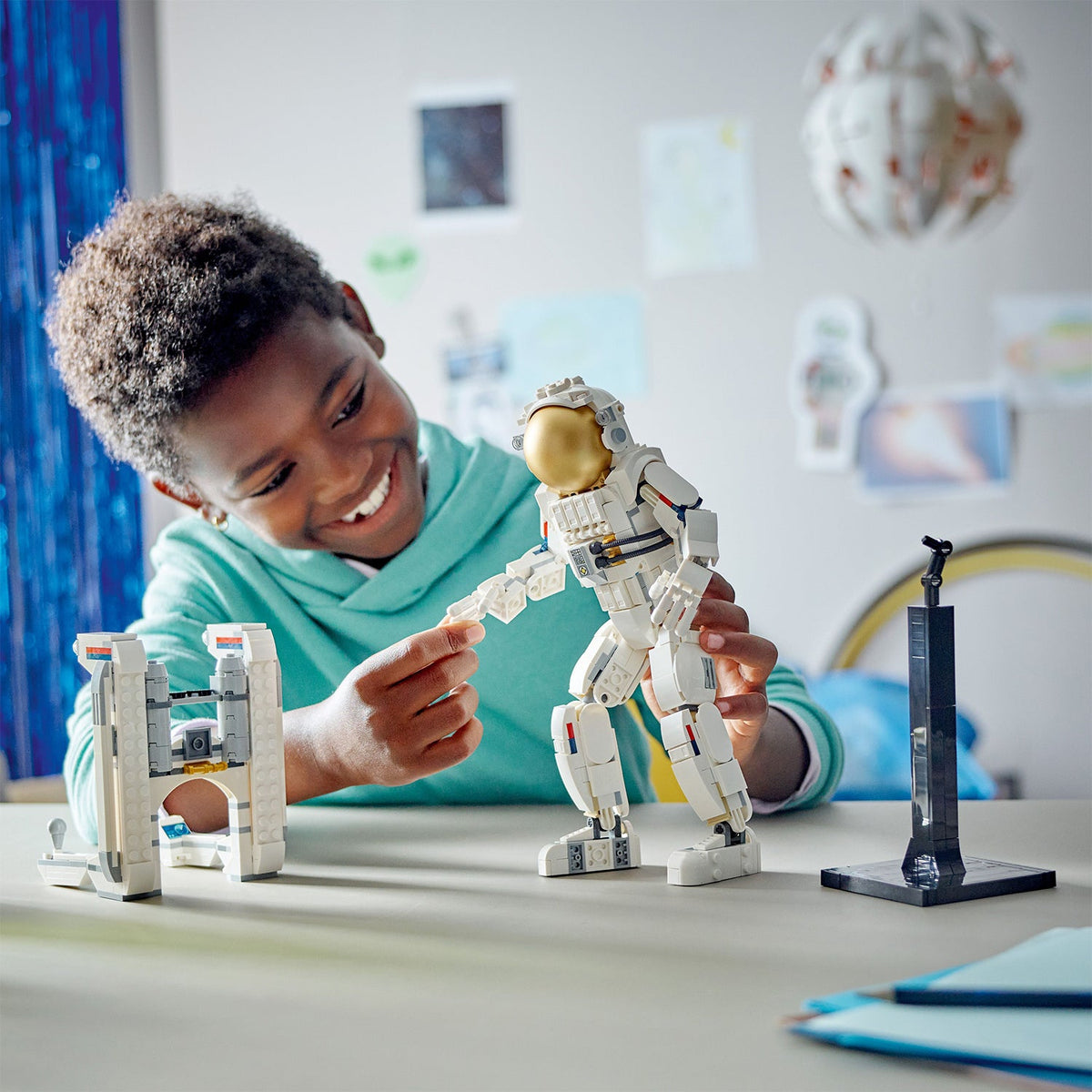 LEGO? Creator 3-in-1 Space?Astronaut
