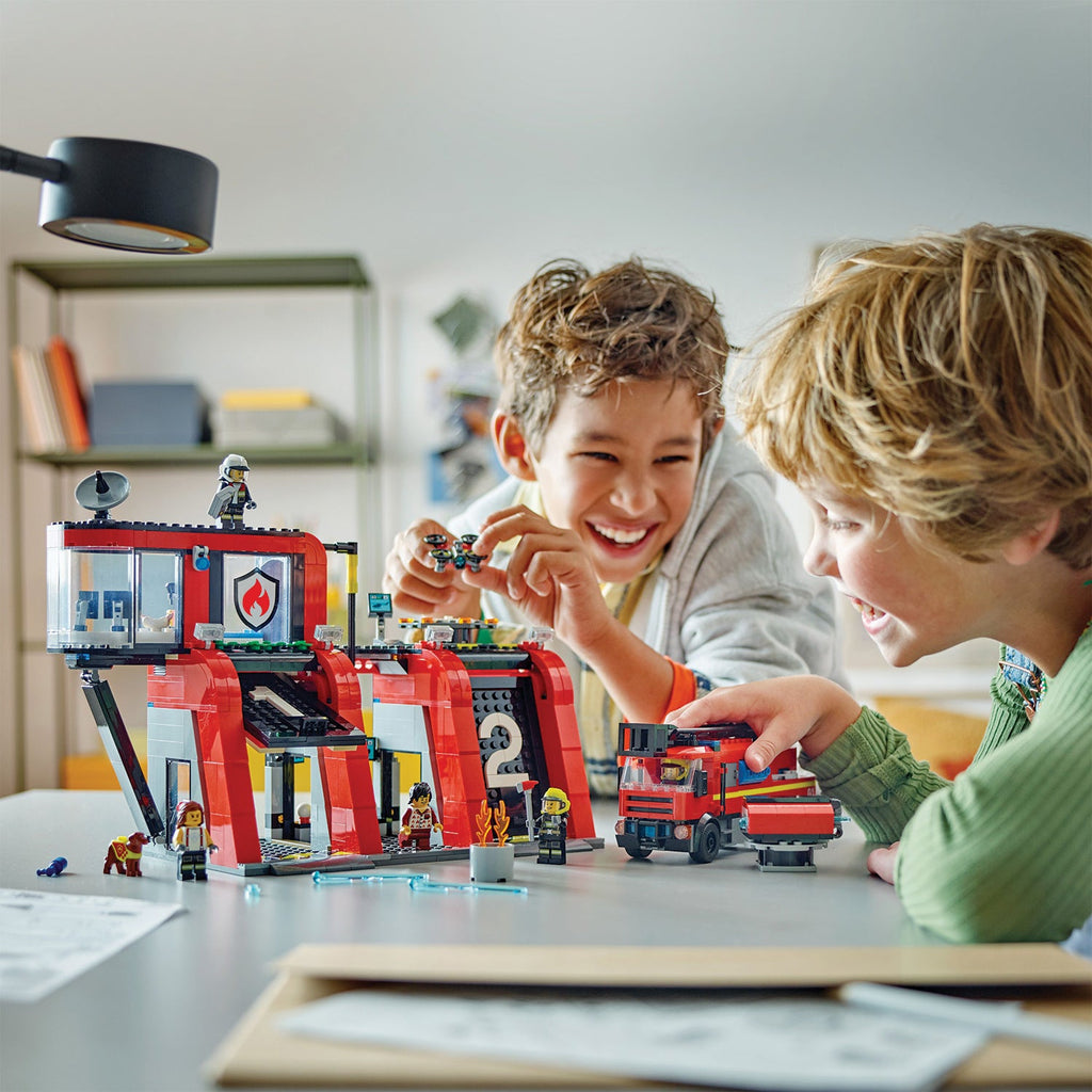 LEGO? City Fire Station with Fire Truck