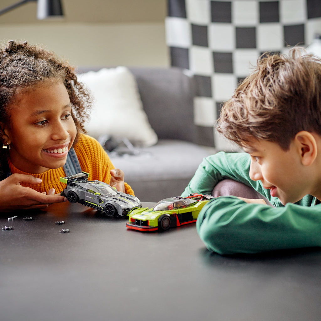 LEGO? Speed Champions Aston Martin Valkyrie AMR Pro and Aston Martin Vantage GT3