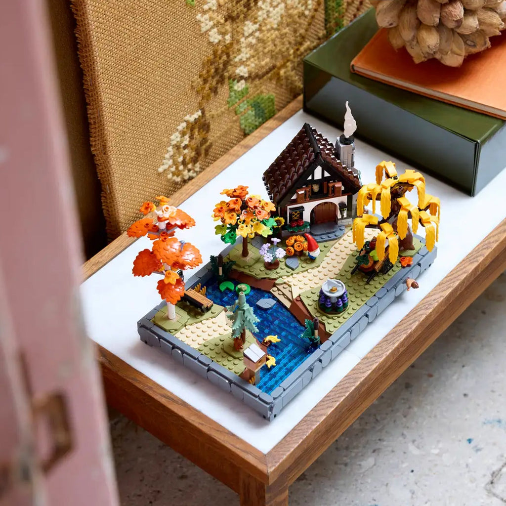 LEGO? Icons Autumn Cottage Garden