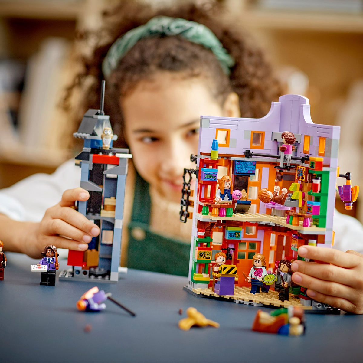 LEGO? Harry Potter? Diagon Alley?: Weasleys' Wizard Wheezes?