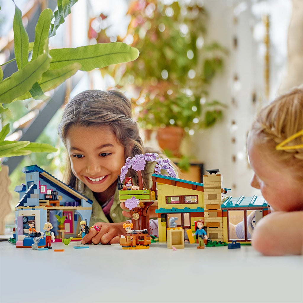 LEGO? Friends? Olly and Paisley's Family Houses