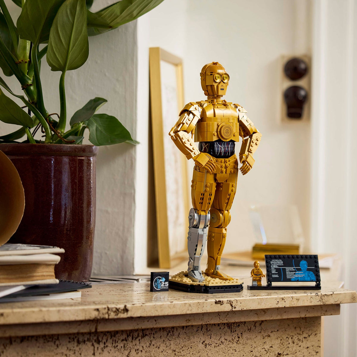 LEGO? Star Wars? C-3PO?