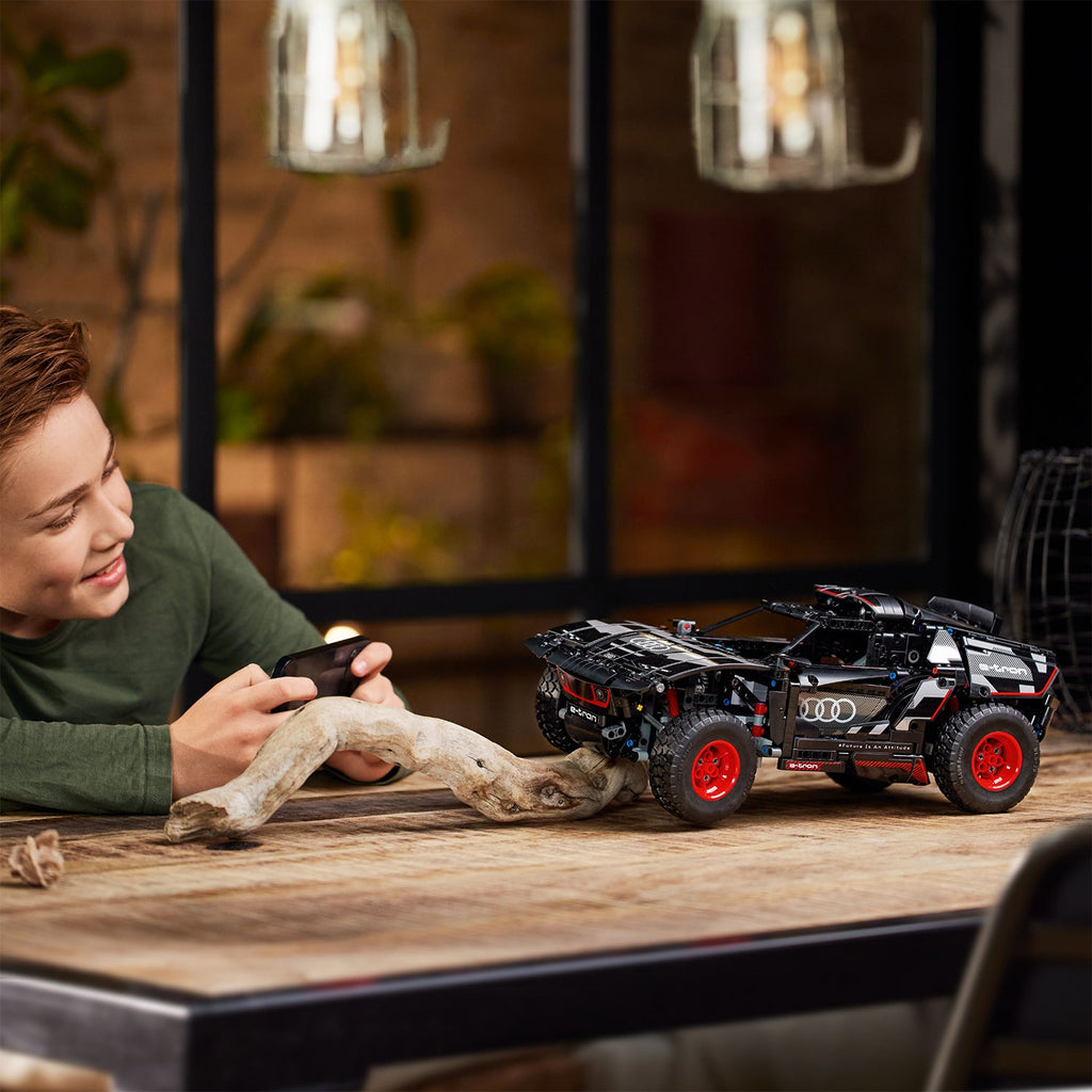 LEGO? Technic Audi RS Q e-tron