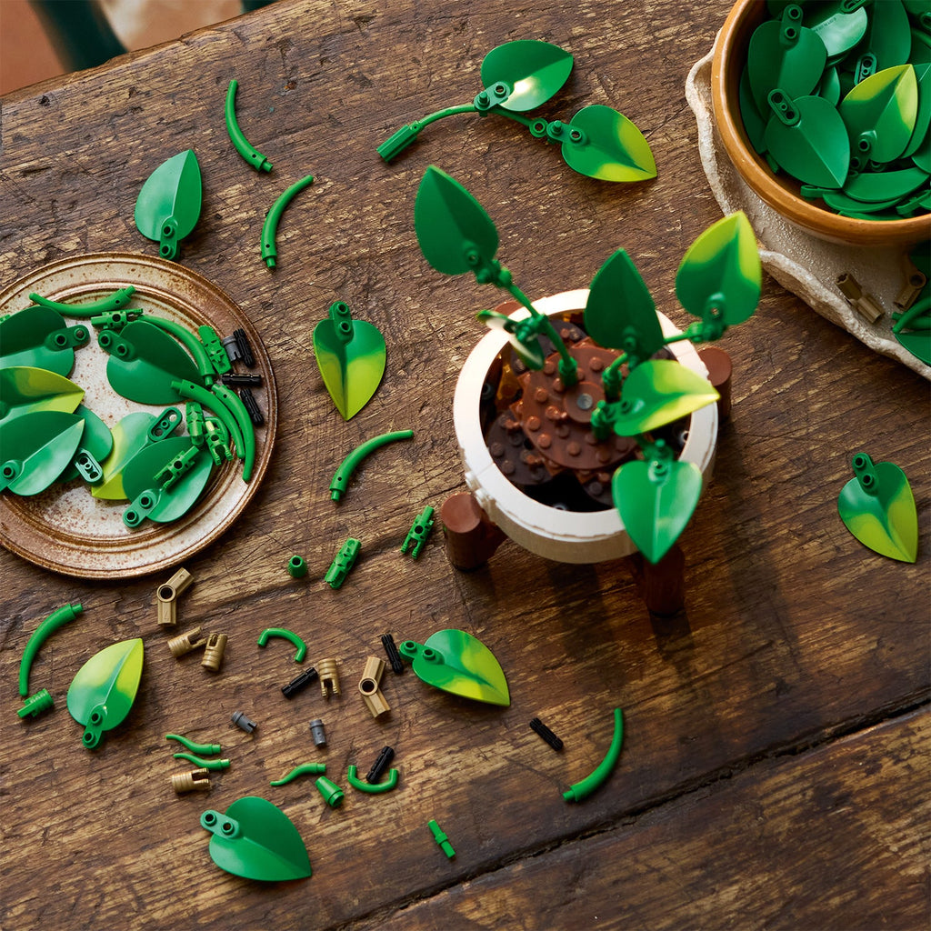 LEGO? Botanicals Hanging Golden Pothos