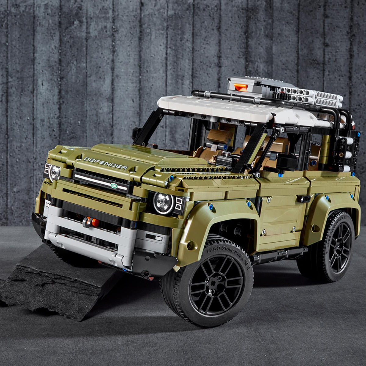 LEGO? Technic Land Rover Defender
