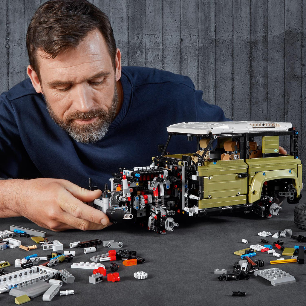 LEGO? Technic Land Rover Defender