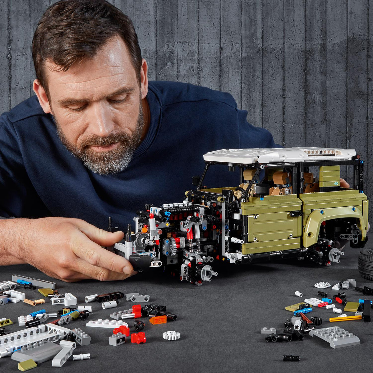 LEGO? Technic Land Rover Defender