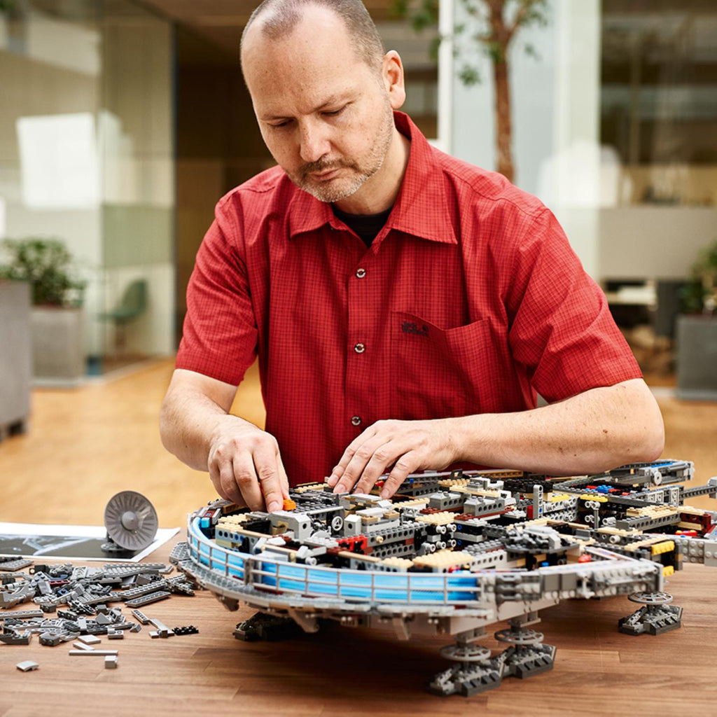 LEGO? Star Wars? Millennium Falcon?