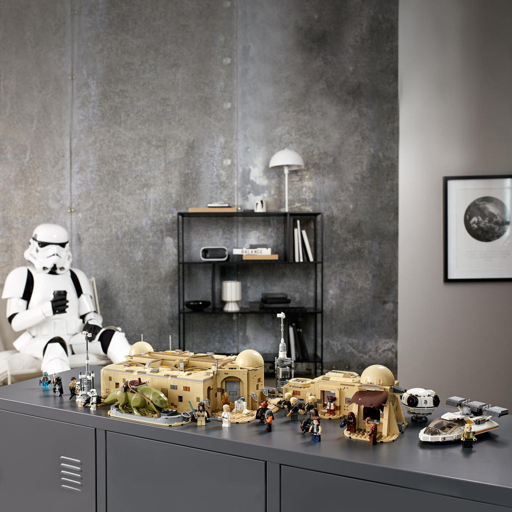 LEGO? Star Wars? Mos Eisley Cantina?