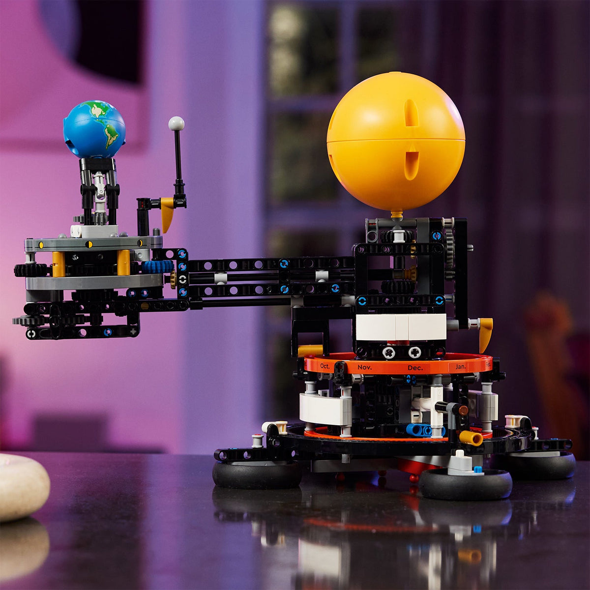 LEGO? Technic Planet Earth and Moon in Orbit