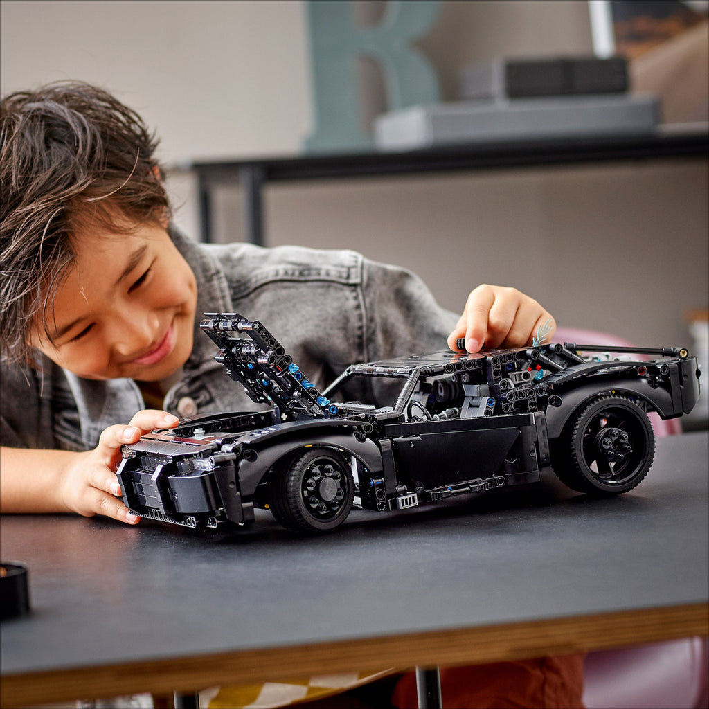 LEGO? Technic THE BATMAN - BATMOBILE?